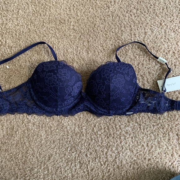 Bras - Picture 4 of 7